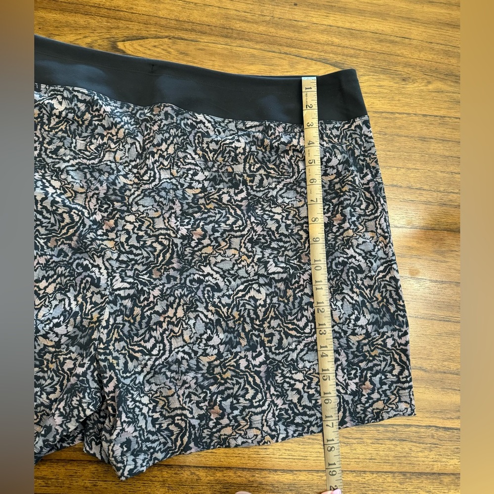 Athleta Plus Shorts 🖤 - Picture 10 of 11